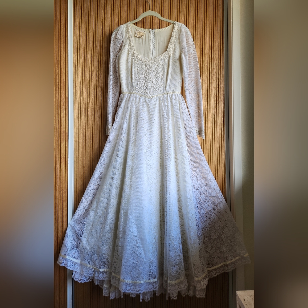 Authentic 1970's Gunne Sax dress from the Romantic Renaissance Bridal Collection - Picture 2 of 11